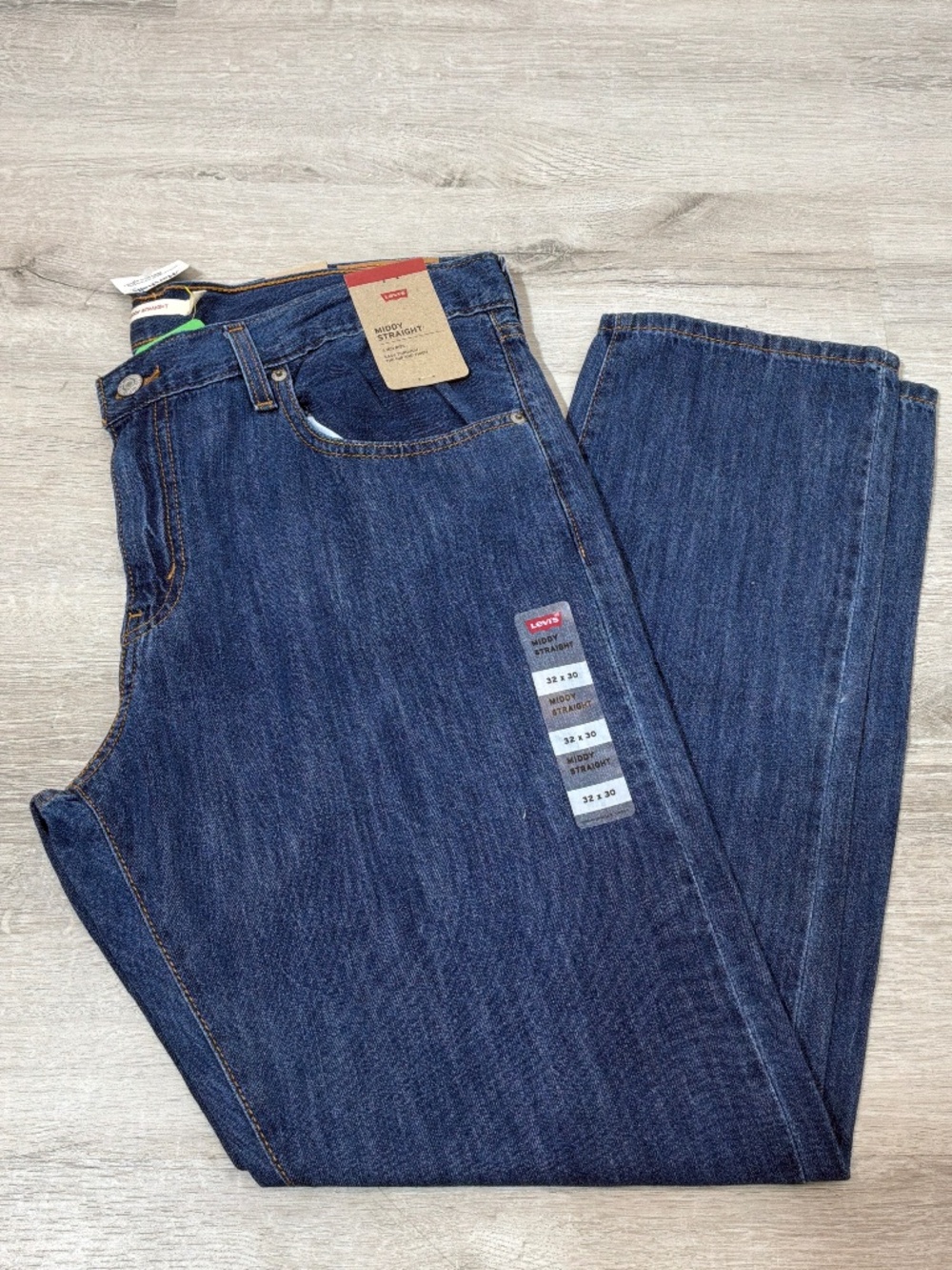 NWT Levi’s Middy Straight Jeans Size 32 x 30